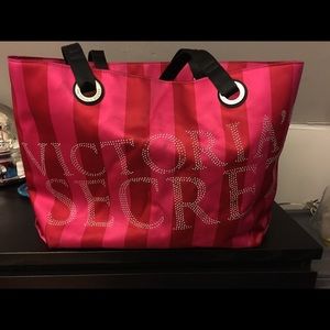 Victoria secrets tote perfect for overnight stay